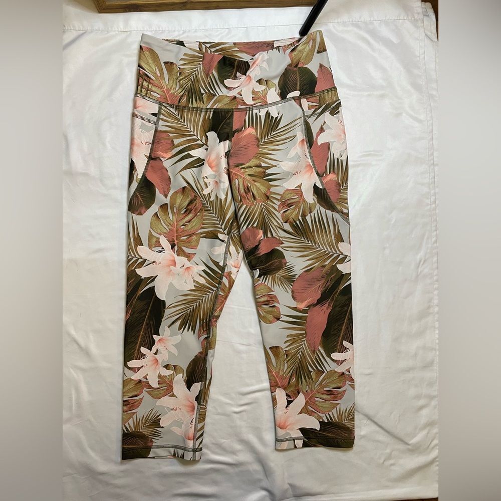 Old Navy active size large powersoft floral yoga capris